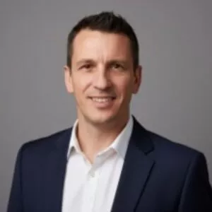 Raphaël Dillet, expert-comptable aux bureaux TGS France de La Roche-sur-Yon et Montaigu.