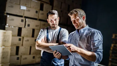 Franchiseur enseignant un savoir-faire à son franchisé