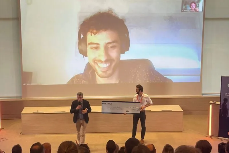 Remise du chèque de 1500€ à l'équipe gagnante du pitch2days, Valcara à Nantes