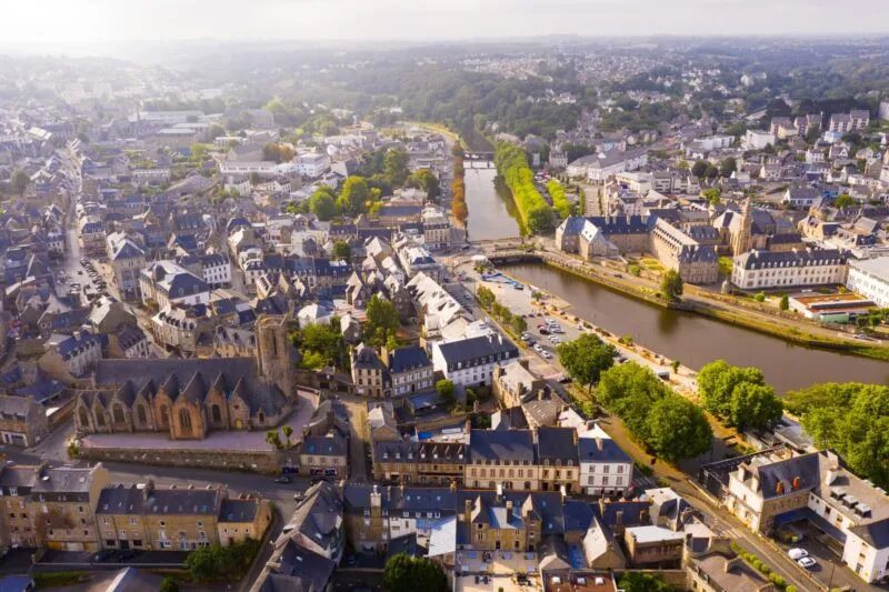 Recrutement d'un expert-comptable à Lannion, alternez entre management d'équipe et expertise au service du client.