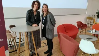 Claire Desmas, Responsable de projets RH/RSE et référente handicap, accompagnée d’Anne-Laure Beuvière, assistante paie