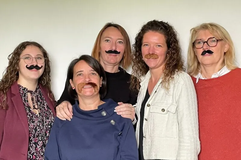 Les collaborateurs soutiennent Movember Men.