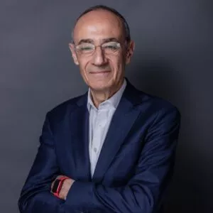 Jean-Luc SFEZ est expert-comptable et commissaire aux comptes ainsi que associé-gérant du groupe DSA à Paris