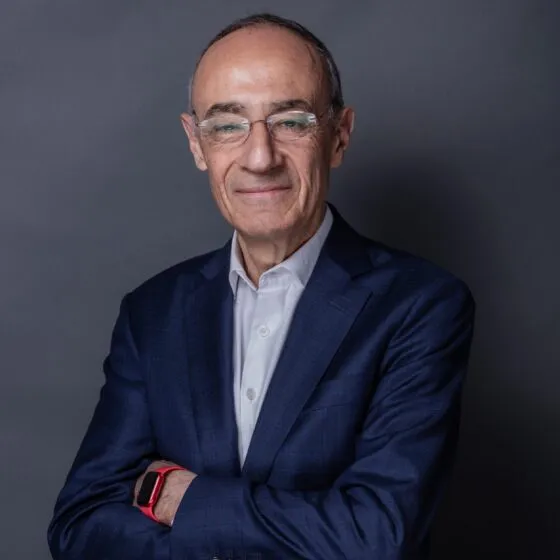 Jean-Luc SFEZ est expert-comptable et commissaire aux comptes ainsi que associé-gérant du groupe DSA à Paris