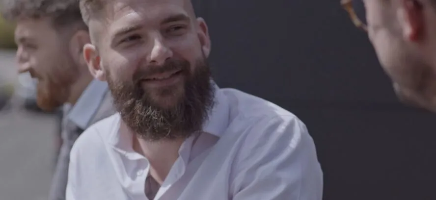 Découvrez le parcours de Valentin Lumineau, responsable commercial informatique secteur à travers notre série Un Job, une Aventure.