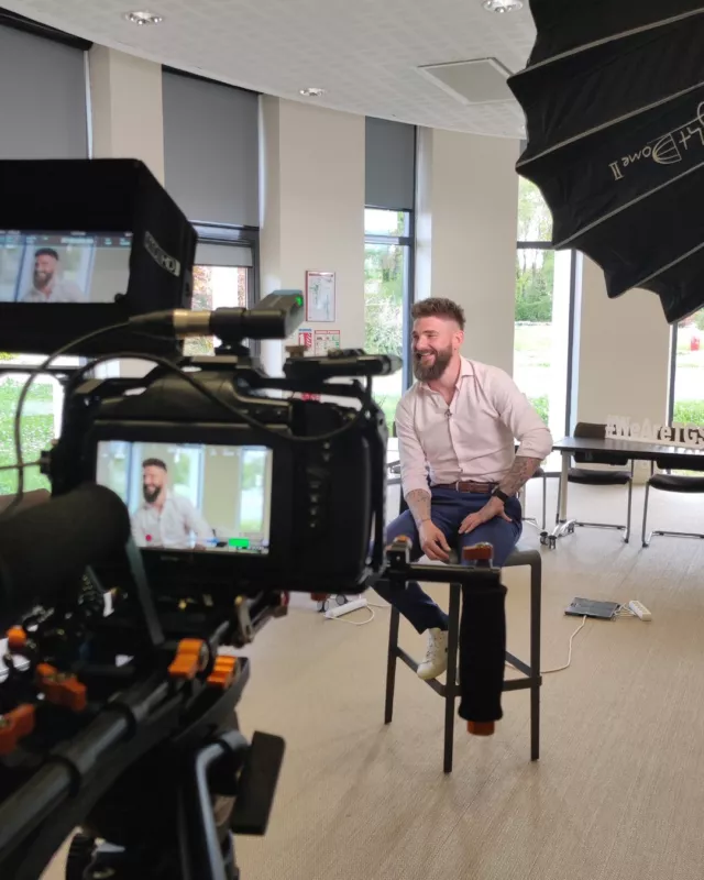 🎥 Tournage Un Job, une Aventure 🎥Clap de fin de tournage…Nous sommes impatients de vous partager cette nouvelle immersion au cœur de l'aventure TGS France !Cette fois, direction le quotidien de Valentin, Responsable commercial informatique chez TGS France. Un métier rythmé par l’écoute, la recherche de solution, et surtout : l’humain.
Avec authenticité et passion, Valentin nous a ouvert les portes de son aventure. Entre passion, proximité et vision, le détour en vaut la peine.Merci à lâ@agencecreativecorner pour leur professionnalisme et leur créativité.📅 RDV très bientôt pour découvrir l’épisode !
#WeAreTGS #1Job1Aventure #Informatique #IT #Icicarecrute