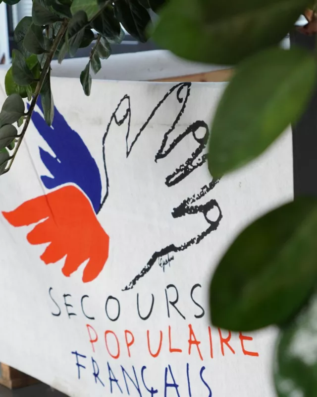#EntraideLa solidarité en action à #Angers ! Nos ambassadeurs #RSE 🙌 se sont une nouvelle fois mobilisés pour organiser la 5ᵉ collecte de vêtements au profit du @secourspop . Un geste simple, mais qui fait toute la différence pour ceux qui en ont besoin 💫Cette initiative s’inscrit dans notre projet d’entreprise #Ensemble2026 et illustre la force de notre réseau d’ambassadeurs RSE : des actions locales, concrètes et solidaires ✨Et vous, avez-vous des idées à nous soumettre ? Dites-le-nous en commentaires 👇#Solidarité #TGSFranceTalent
